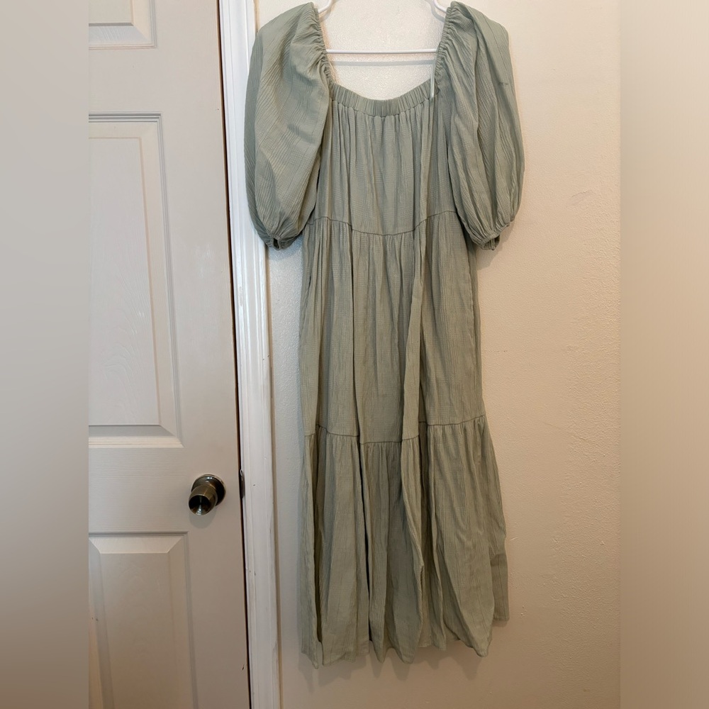 CARLY JEAN LOS ANGELES midi square neck dress !